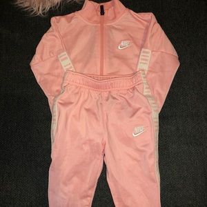 Nike Toddler Girls' Logo Track Suit Set 18M.